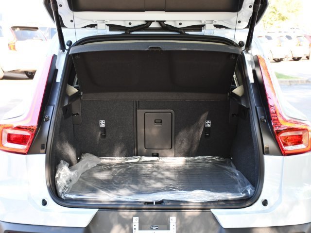New 2026 Volvo XC40 B5 Plus w/ Protection Package Premier image 27