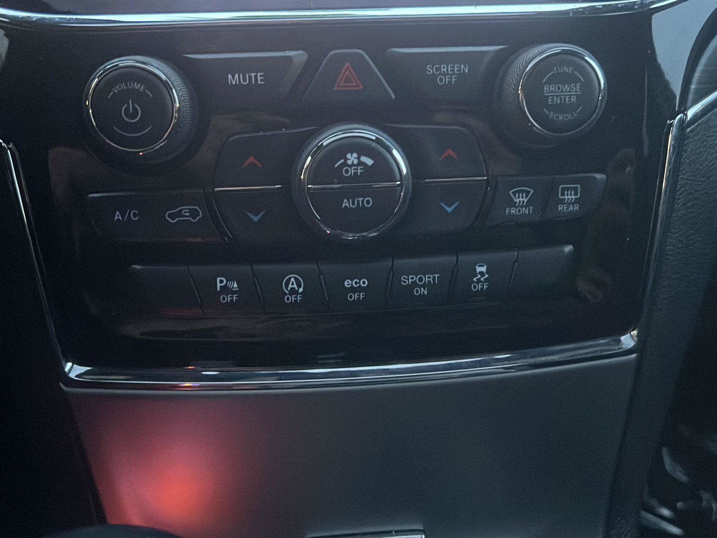 Used 2020 Jeep Grand Cherokee Limited w/ Trailer Tow Group IV image 11