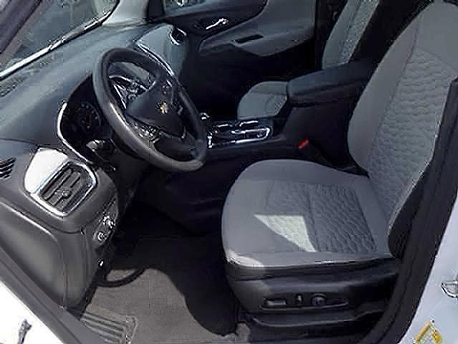 Used 2020 Chevrolet Equinox LS image 11