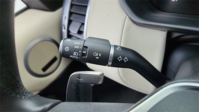 Used 2024 Land Rover Discovery Dynamic SE image 44