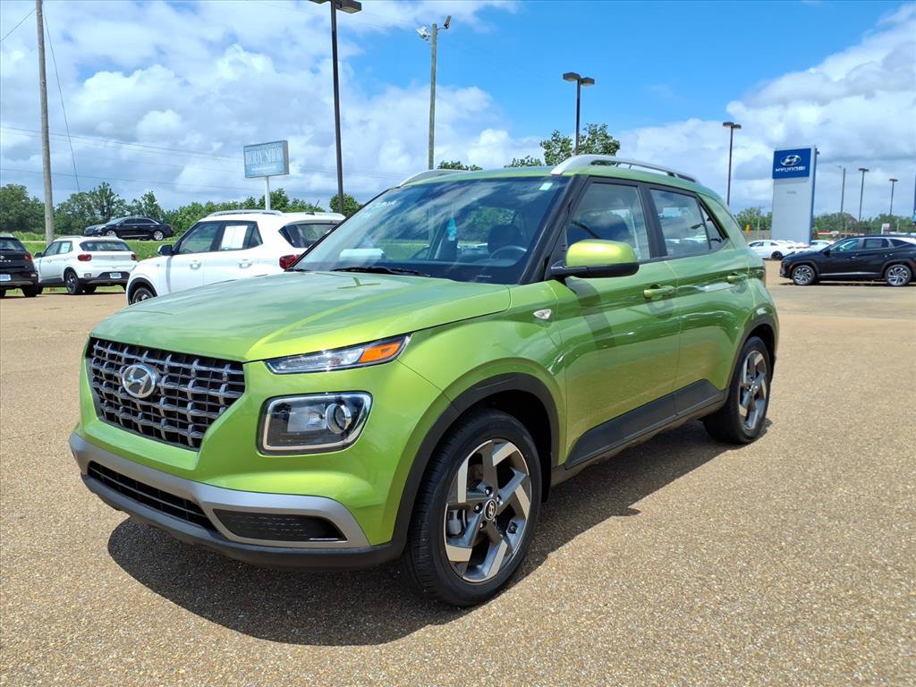 Used 2024 Hyundai Venue SEL FWD image 1