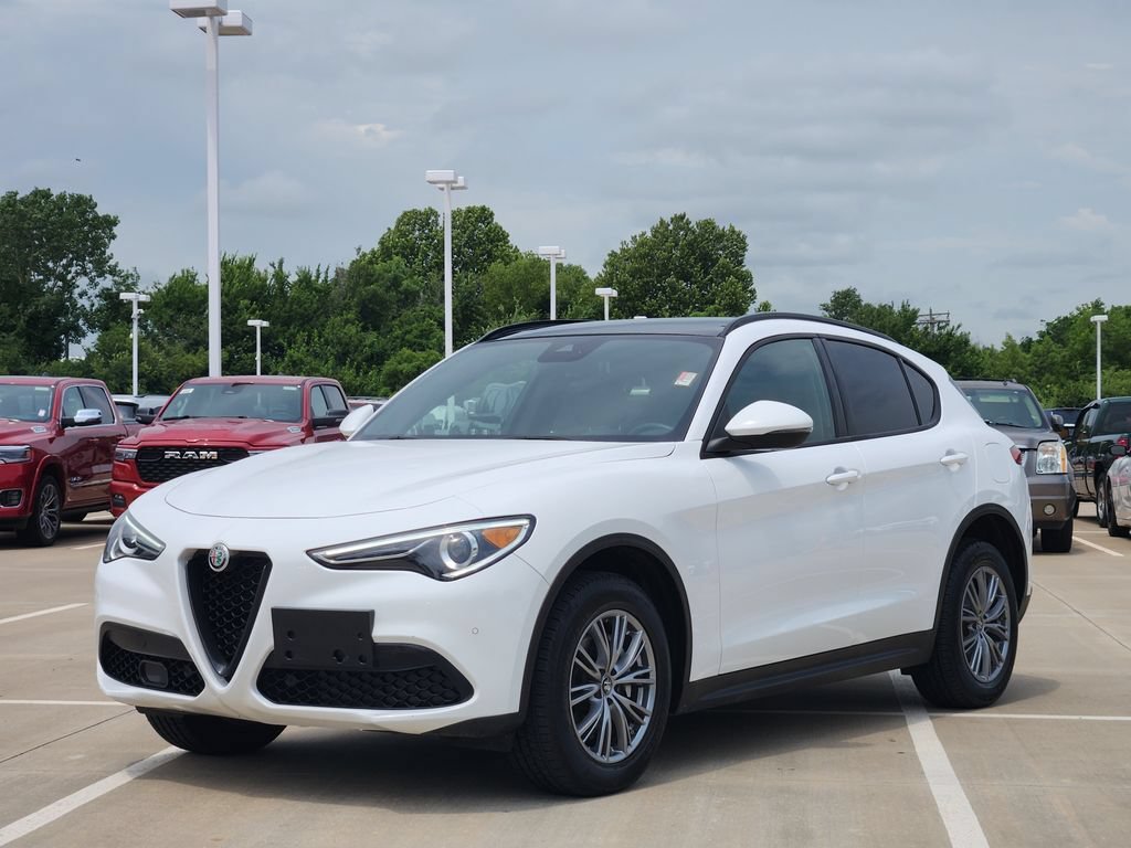 Used 2023 Alfa Romeo Stelvio Sprint AWD/4WD image 3