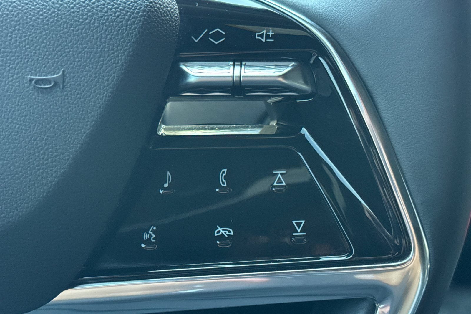 Used 2025 Cadillac Escalade ESV Luxury AWD/4WD image 27
