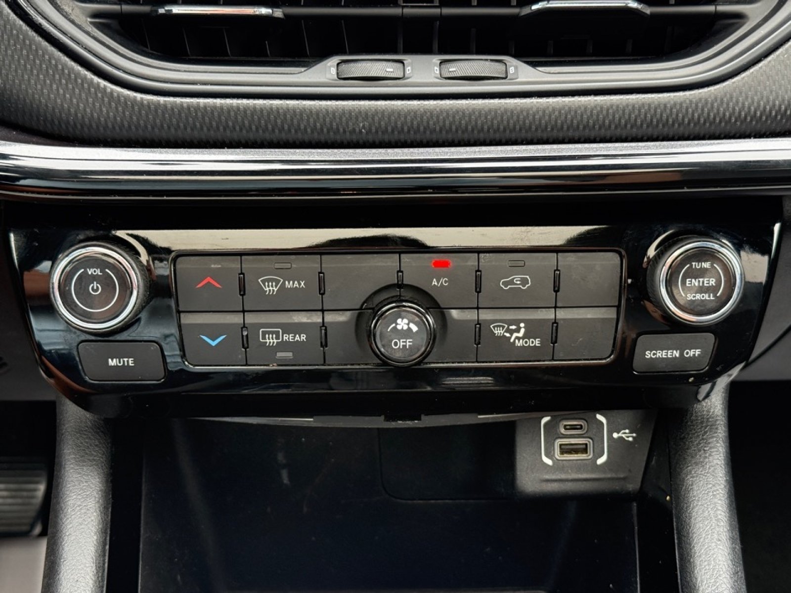 Used 2022 Jeep Compass Latitude w/ Sun and Sound Group AWD/4WD image 17