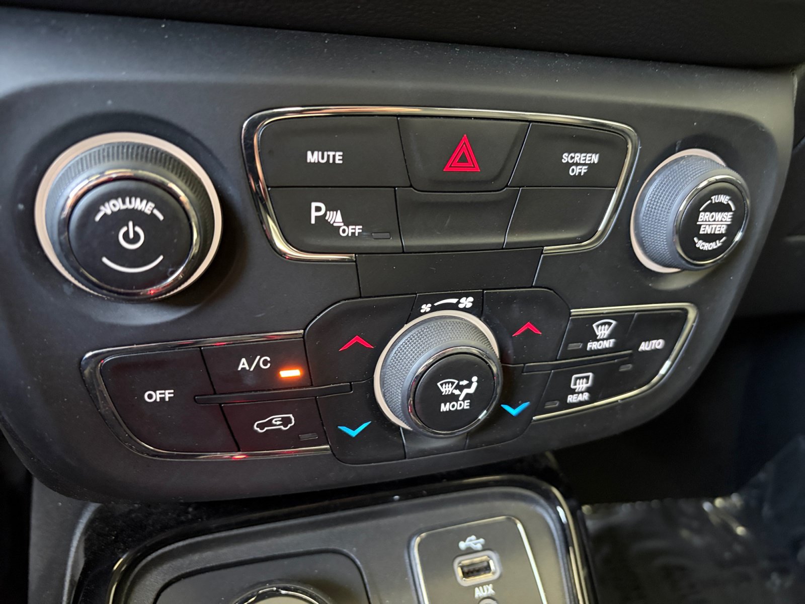 Used 2017 Jeep Compass Limited w/ Safe & Security Group AWD/4WD image 23