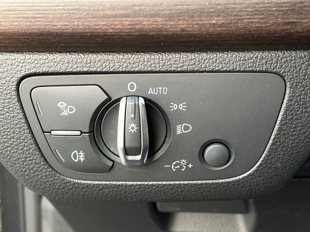 Used 2024 Audi Q5 2.0T Premium w/ Convenience Package image 28