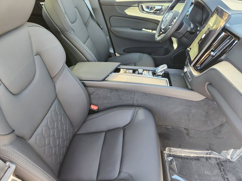 New 2026 Volvo XC60 B5 Plus w/ Climate Package image 4