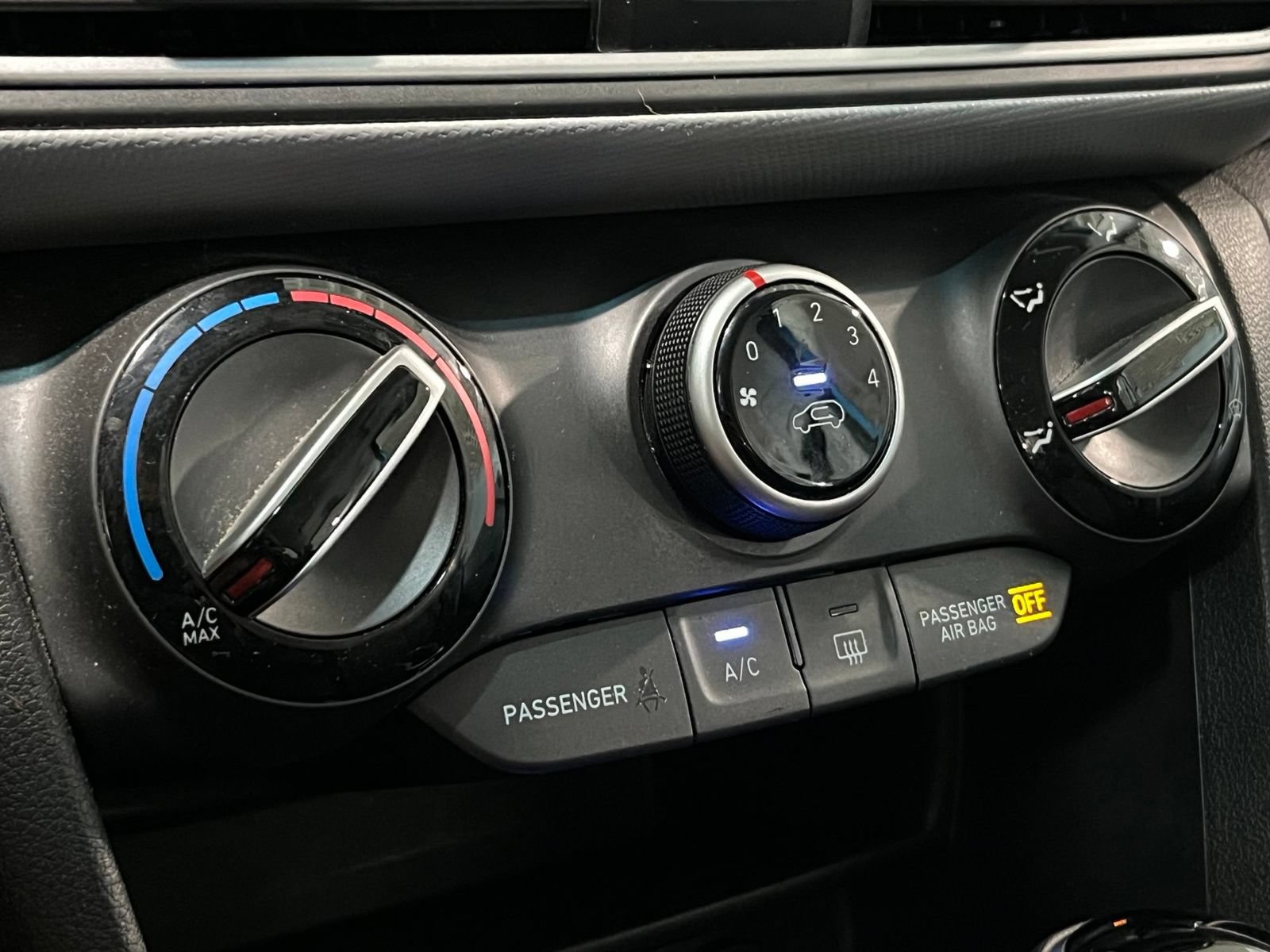 Used 2019 Hyundai Kona SE FWD image 22