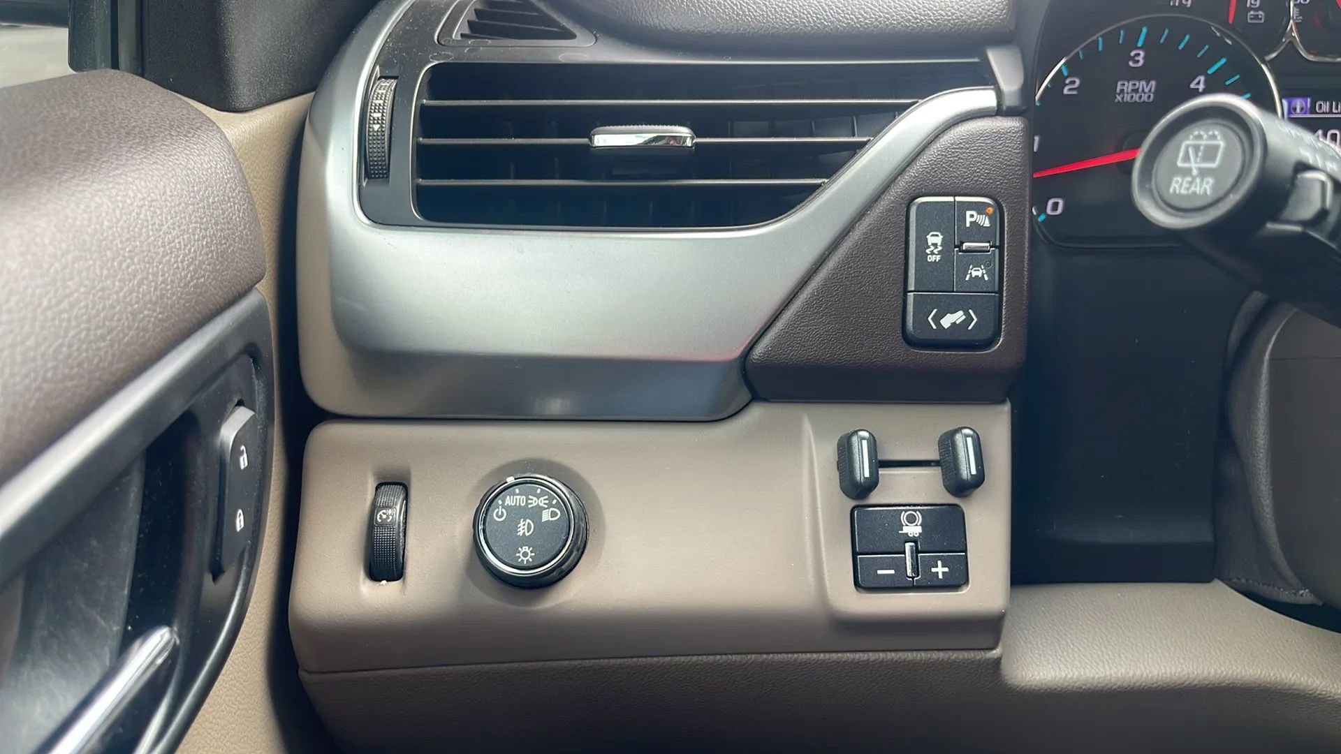 Used 2017 Chevrolet Suburban LT w/ LT Signature Package image 20