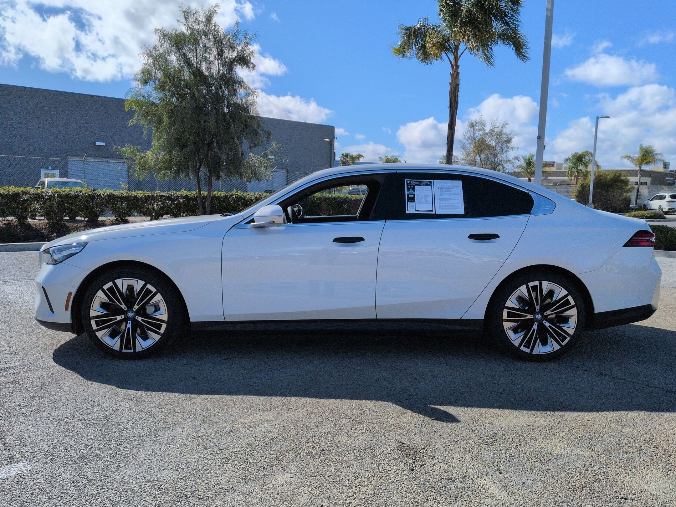 Used 2025 BMW i5 eDrive40i w/ Premium Package image 7