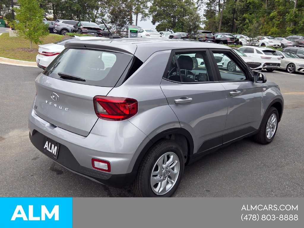 Used 2026 Hyundai Venue SE FWD image 14