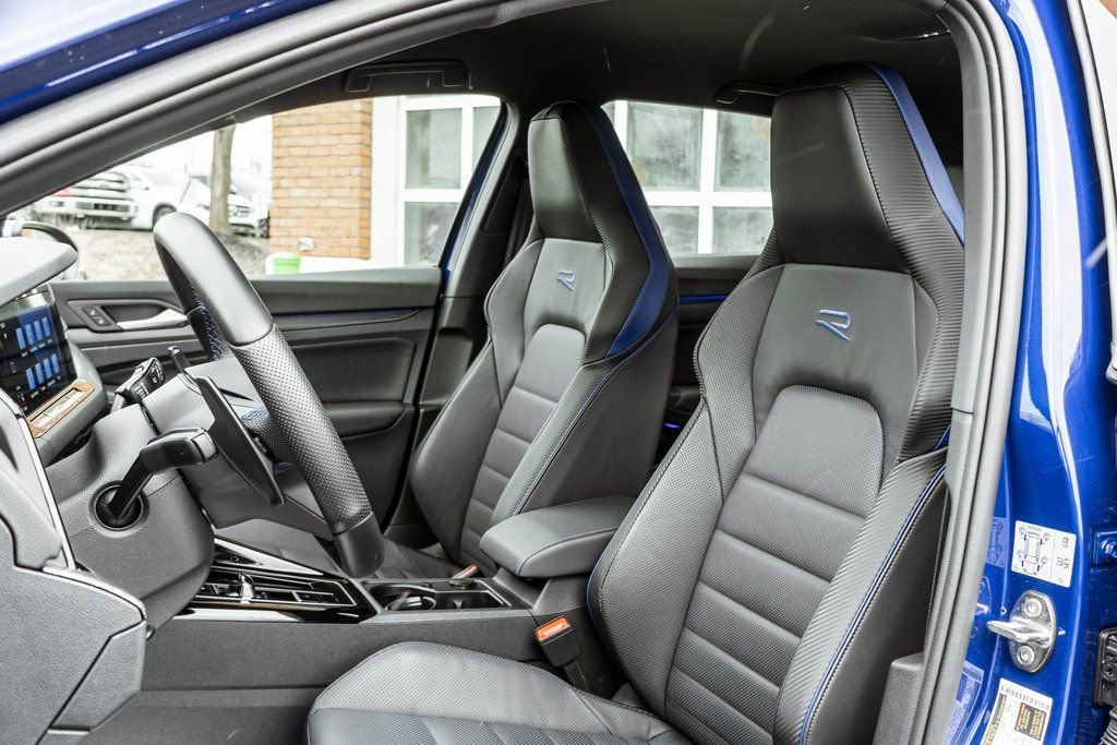 Used 2024 Volkswagen Golf R image 7
