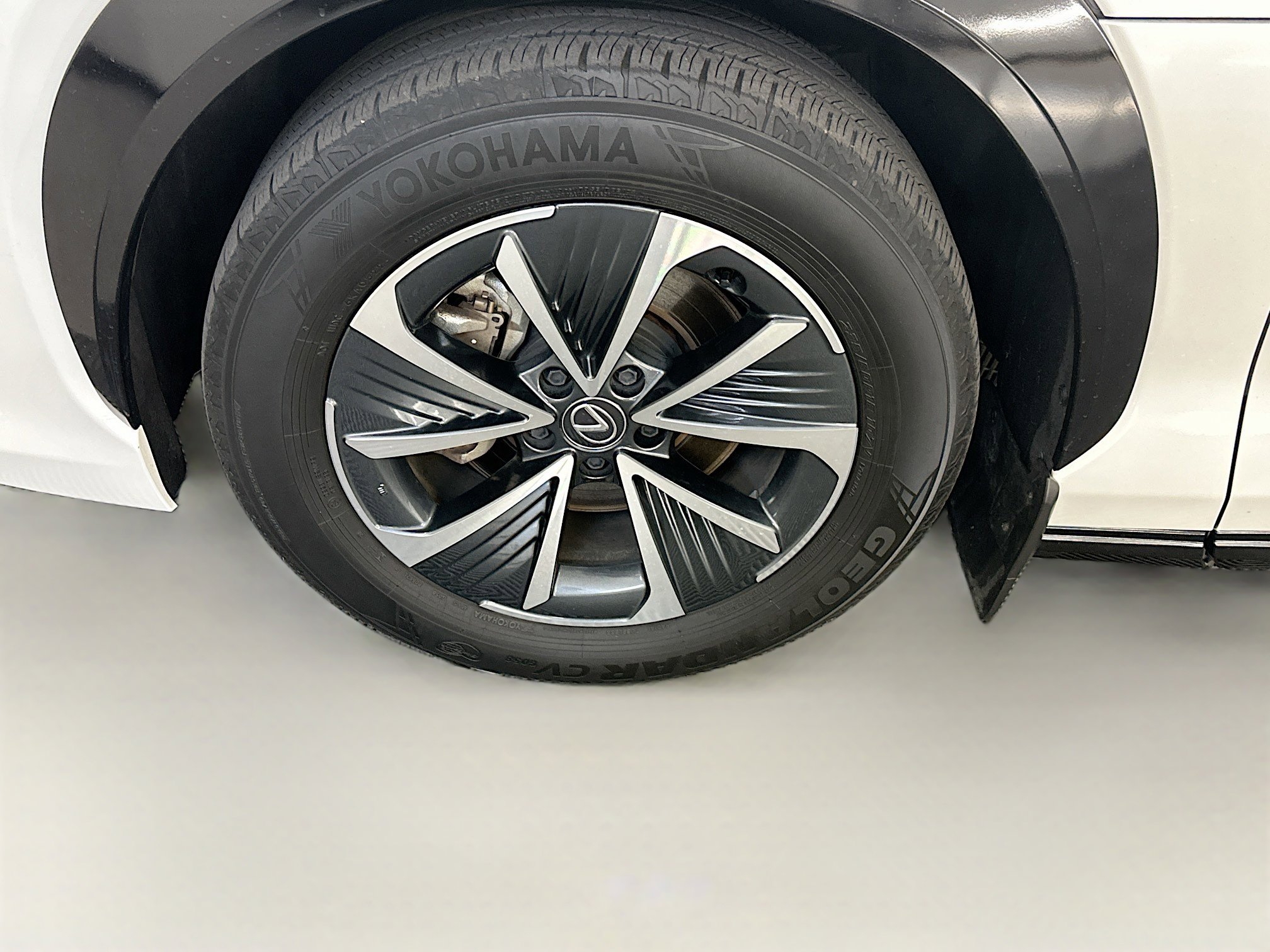 Used 2023 Lexus RZ 450e Premium w/ Accessory Package (2T) image 11