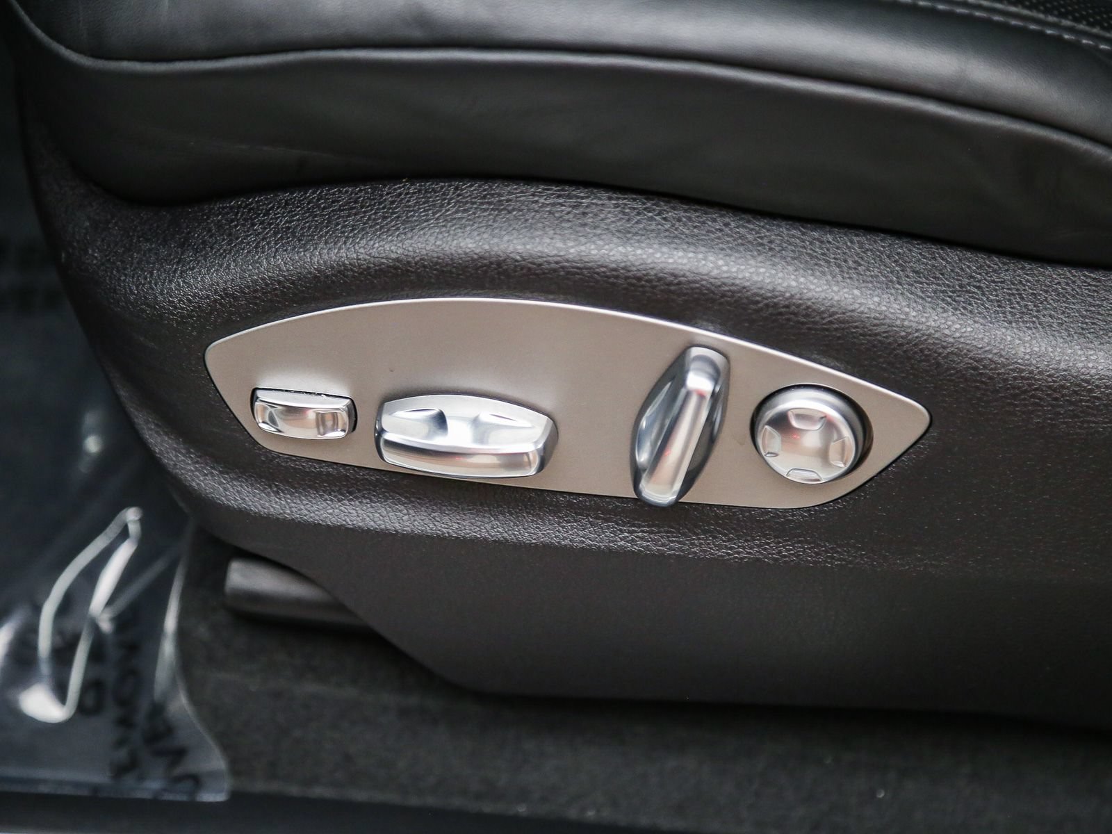 Certified 2026 Porsche Macan AWD/4WD image 58