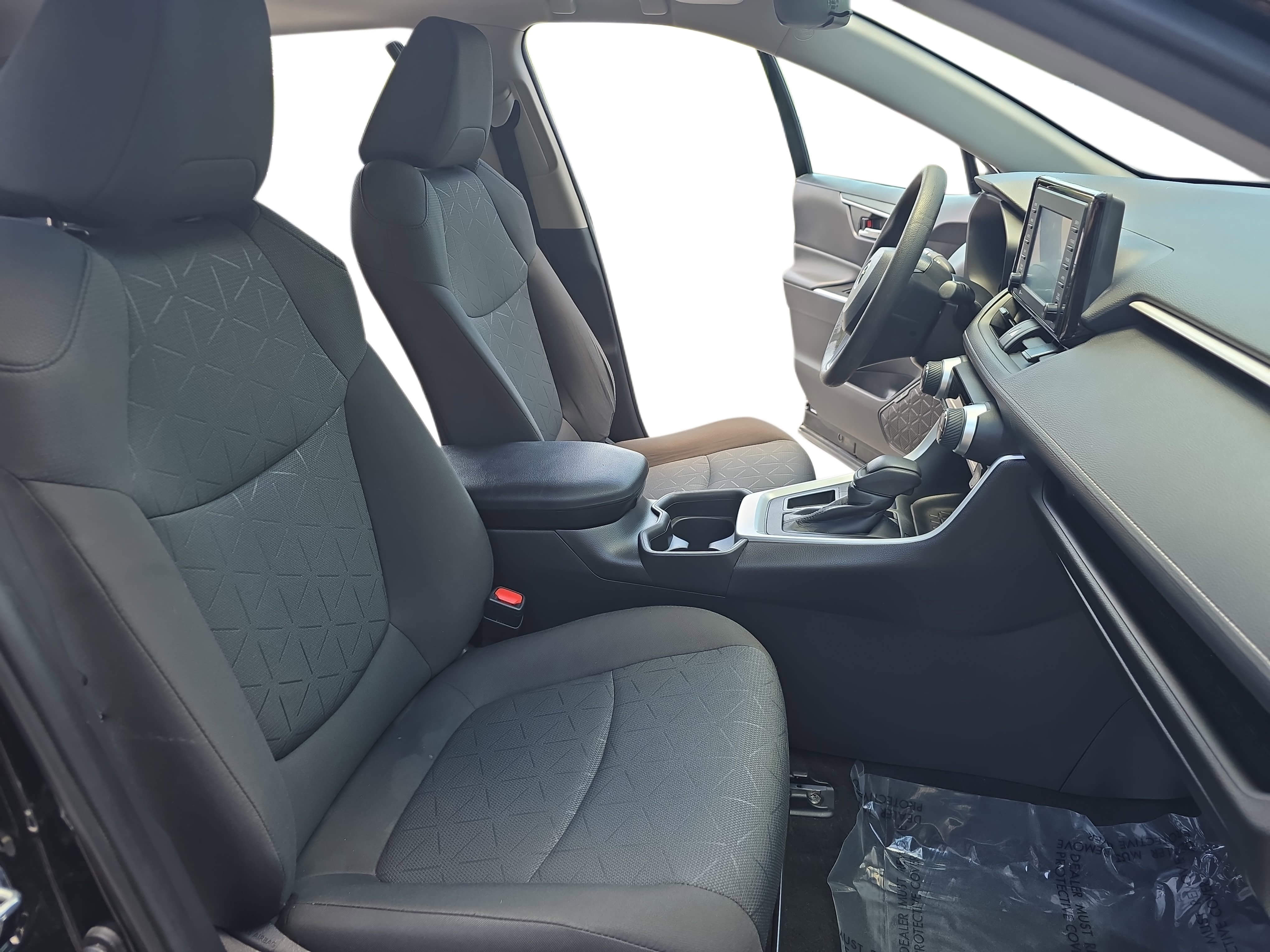 Used 2021 Toyota RAV4 XLE w/ Convenience Package FWD image 9
