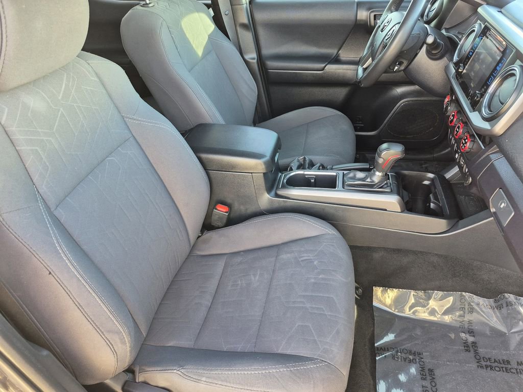 Used 2018 Toyota Tacoma TRD Sport w/ Technology Package image 16