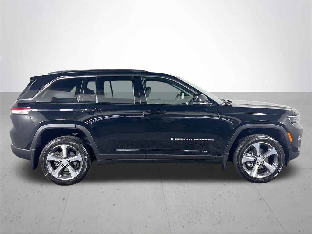 New 2025 Jeep Grand Cherokee Limited w/ MOPAR Finishing Package AWD/4WD image 5