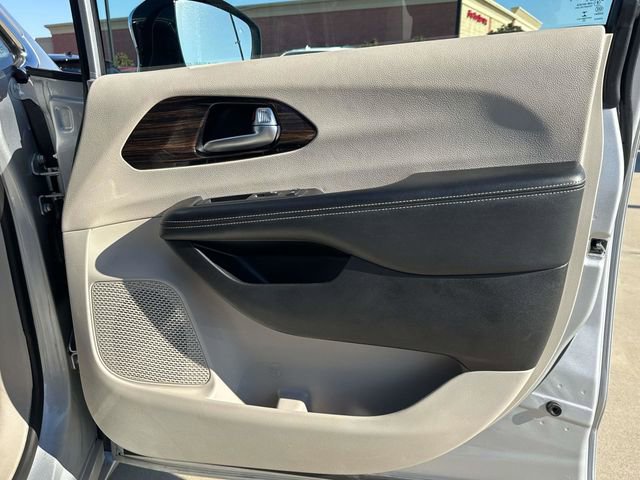 Used 2023 Chrysler Pacifica Limited image 22