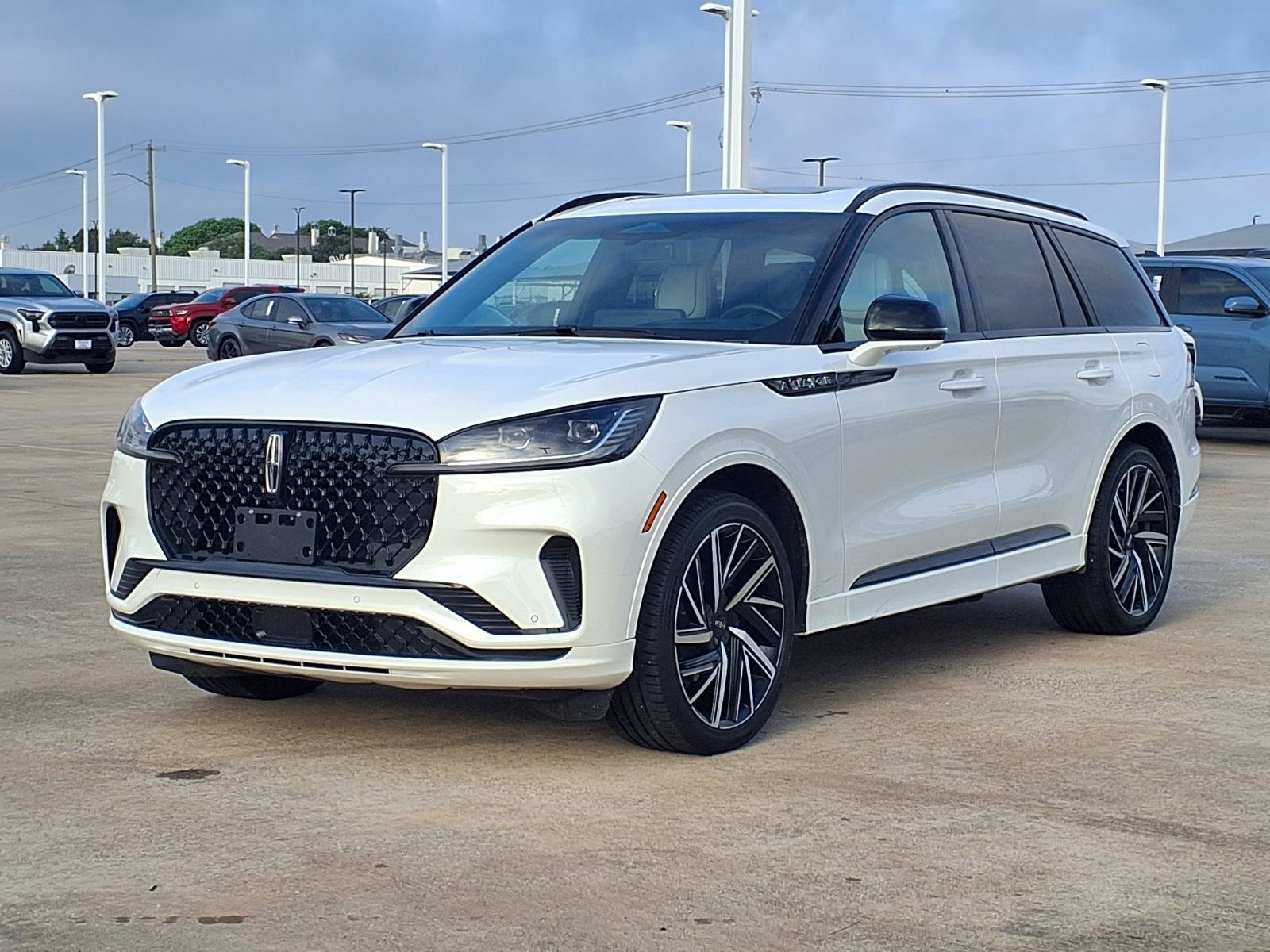 Used 2025 Lincoln Aviator Black Label w/ Jet Appearance Package AWD/4WD image 3