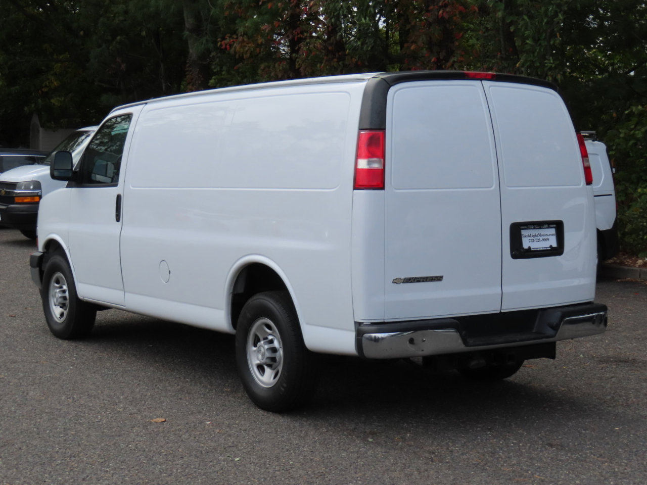 Used 2019 Chevrolet Express 2500 w/ Driver Convenience Package image 4