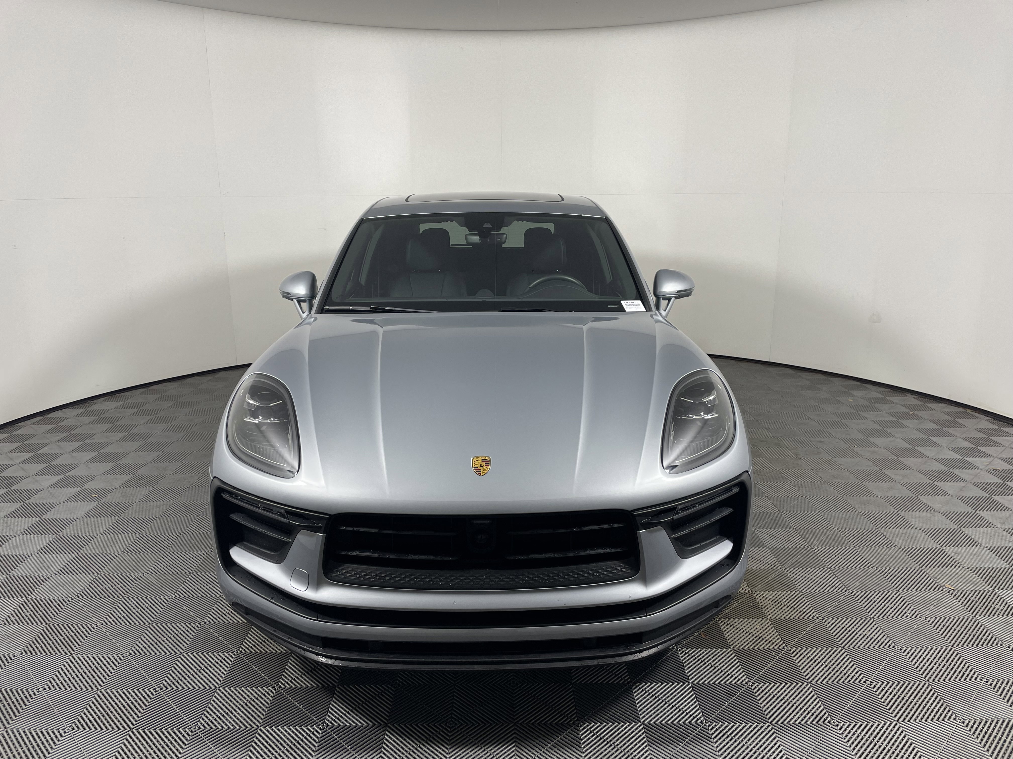 Used 2025 Porsche Macan image 10
