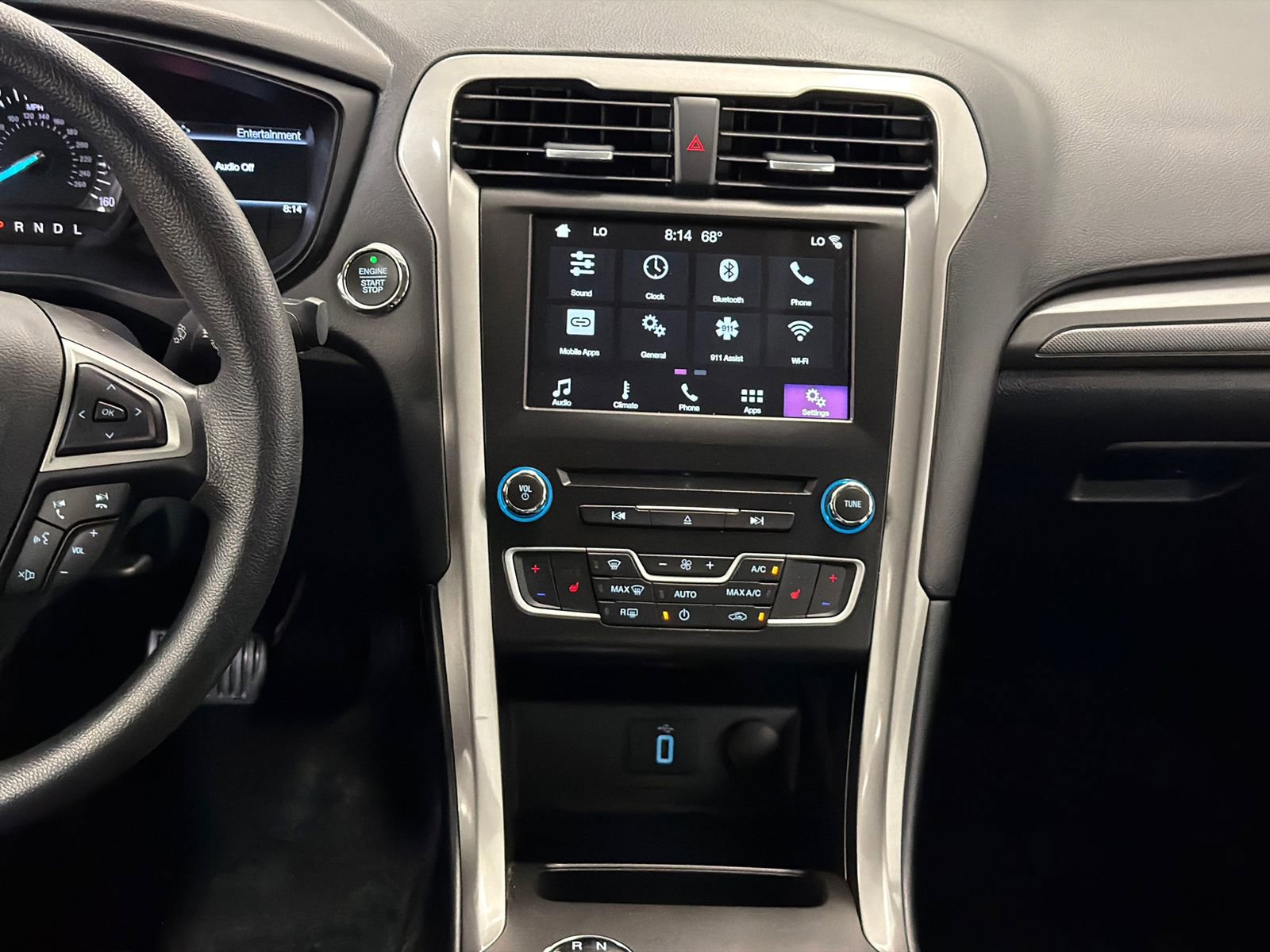 Used 2018 Ford Fusion SE w/ Fusion SE Technology Package FWD image 17
