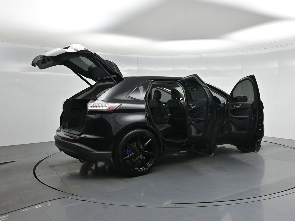 Used 2016 Ford Edge Titanium w/ Equipment Group 301A image 5