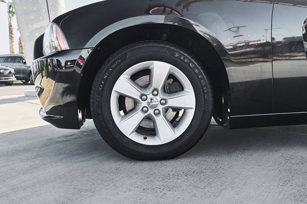 Used 2013 Dodge Charger SE RWD image 3