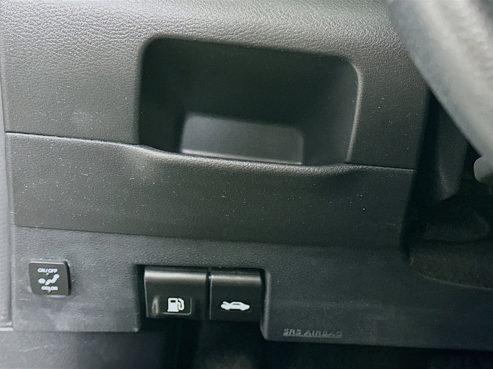 Used 2023 Nissan Kicks SR w/ Interior Electronics Package FWD image 16