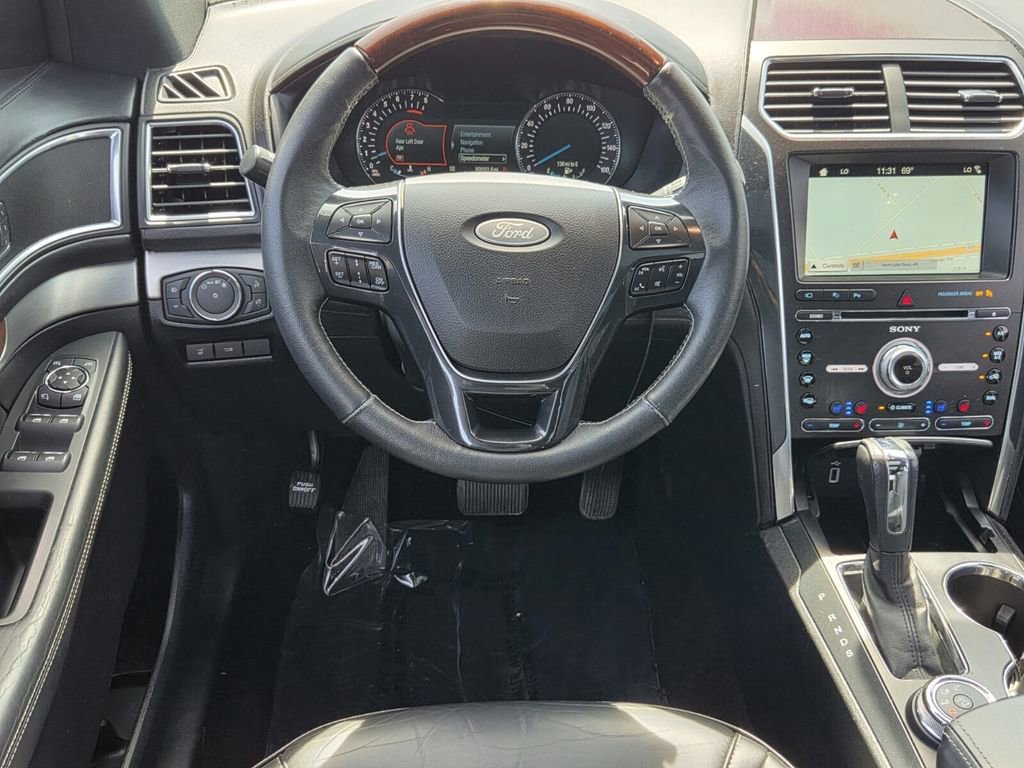 Used 2018 Ford Explorer Platinum image 11