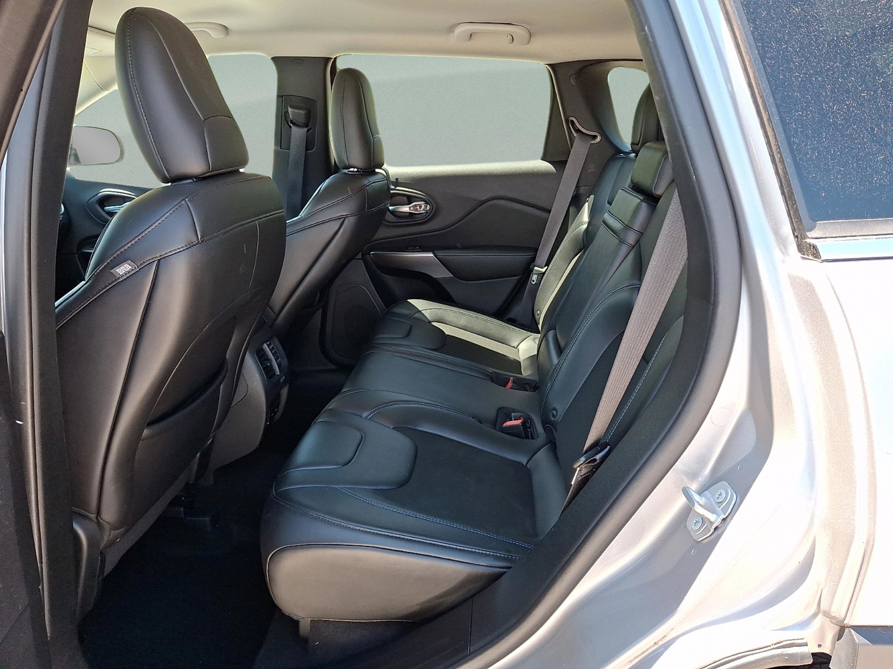 Certified 2019 Jeep Cherokee Latitude Plus AWD/4WD image 10