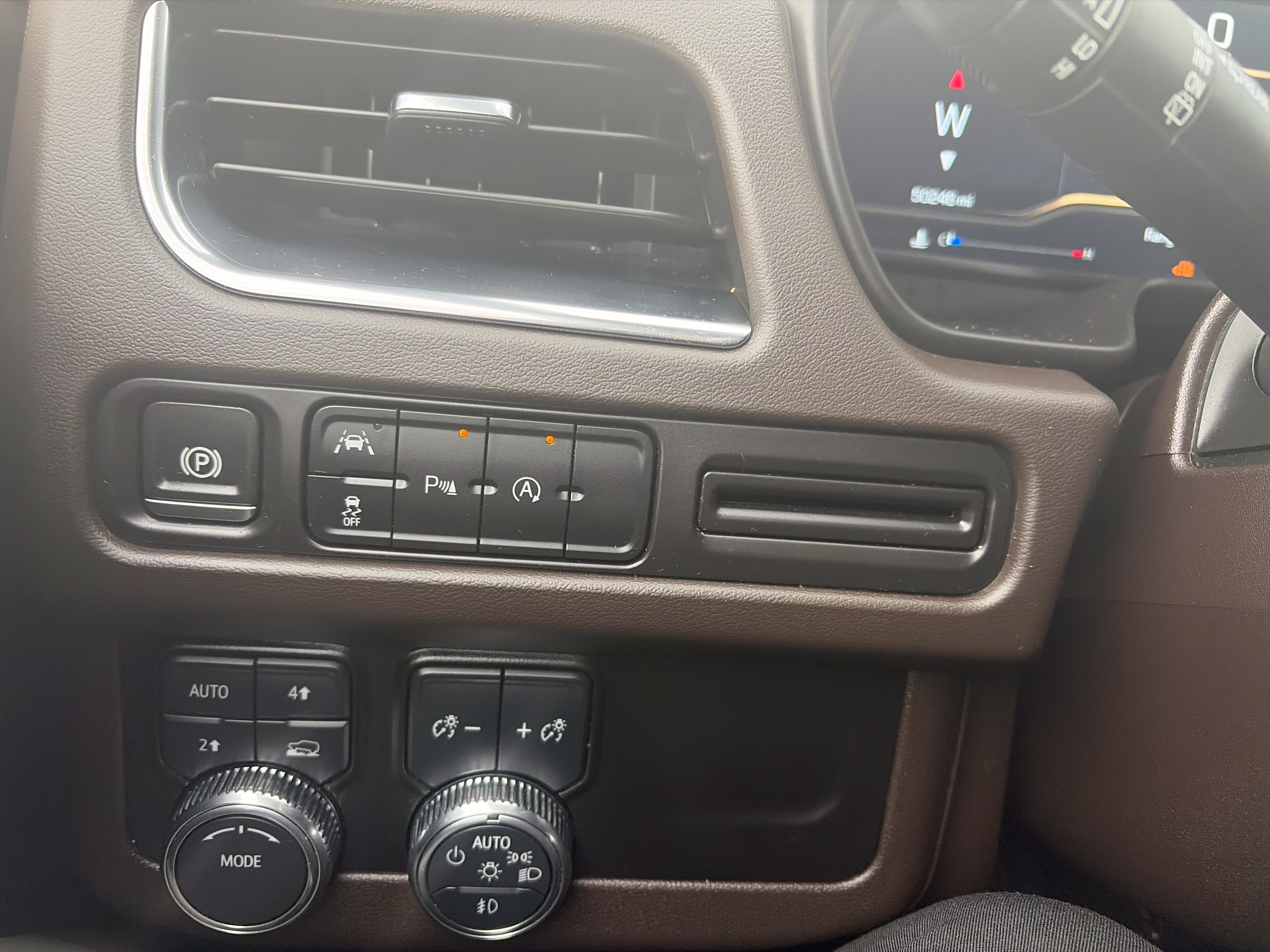 Used 2024 GMC Yukon SLT AWD/4WD image 31