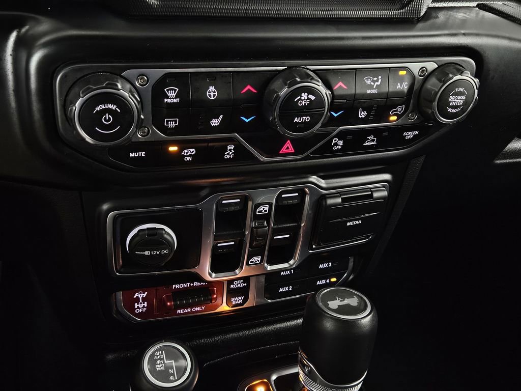 Used 2022 Jeep Wrangler Unlimited Rubicon w/ Xtreme Recon 35" Tire Package AWD/4WD image 17