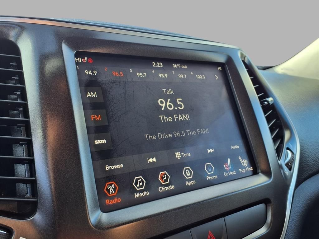 Used 2019 Jeep Cherokee Trailhawk w/ Cold Weather Group image 5