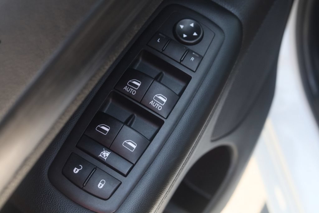 Used 2020 Jeep Grand Cherokee Altitude AWD/4WD image 29
