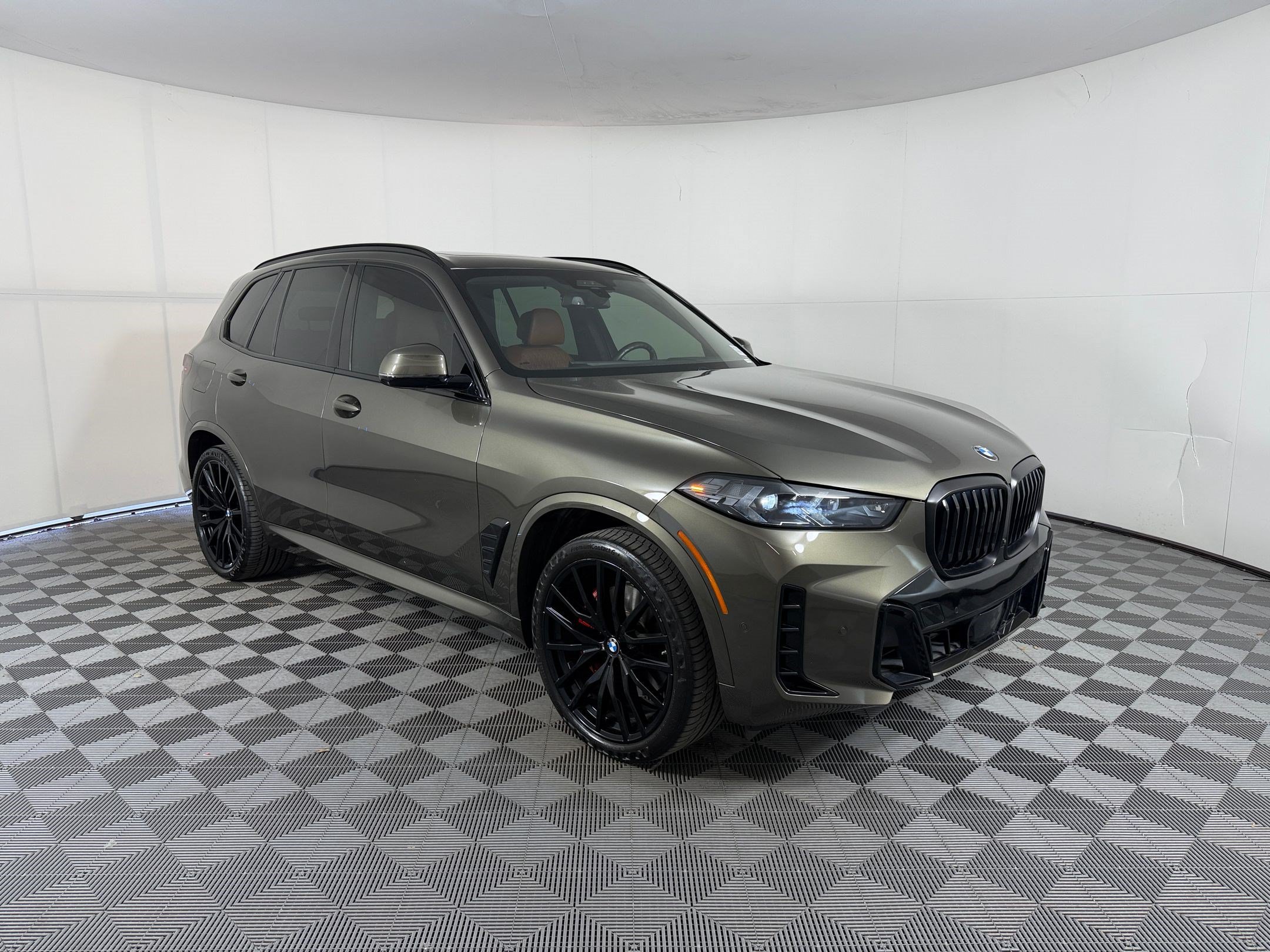 Used 2024 BMW X5 sDrive40i w/ Executive Package RWD image 7