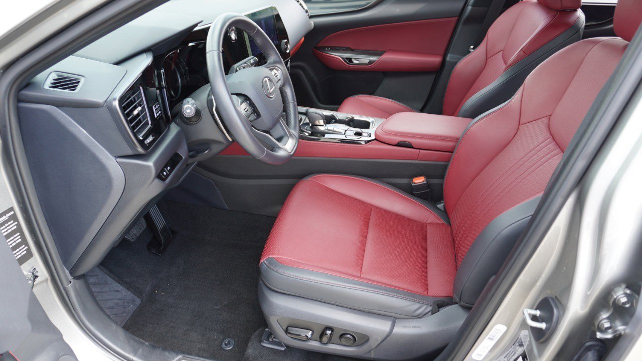 Used 2025 Lexus NX 250 FWD w/ Towing Package (2000 Lbs) image 13