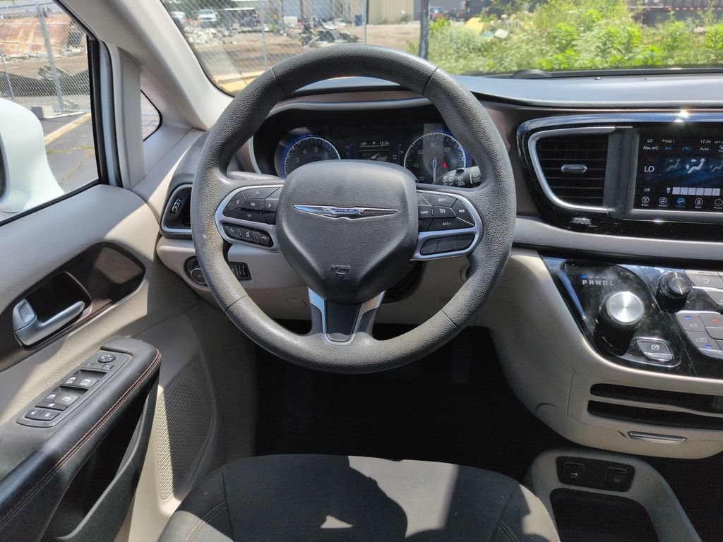 Used 2018 Chrysler Pacifica Touring Plus FWD image 14