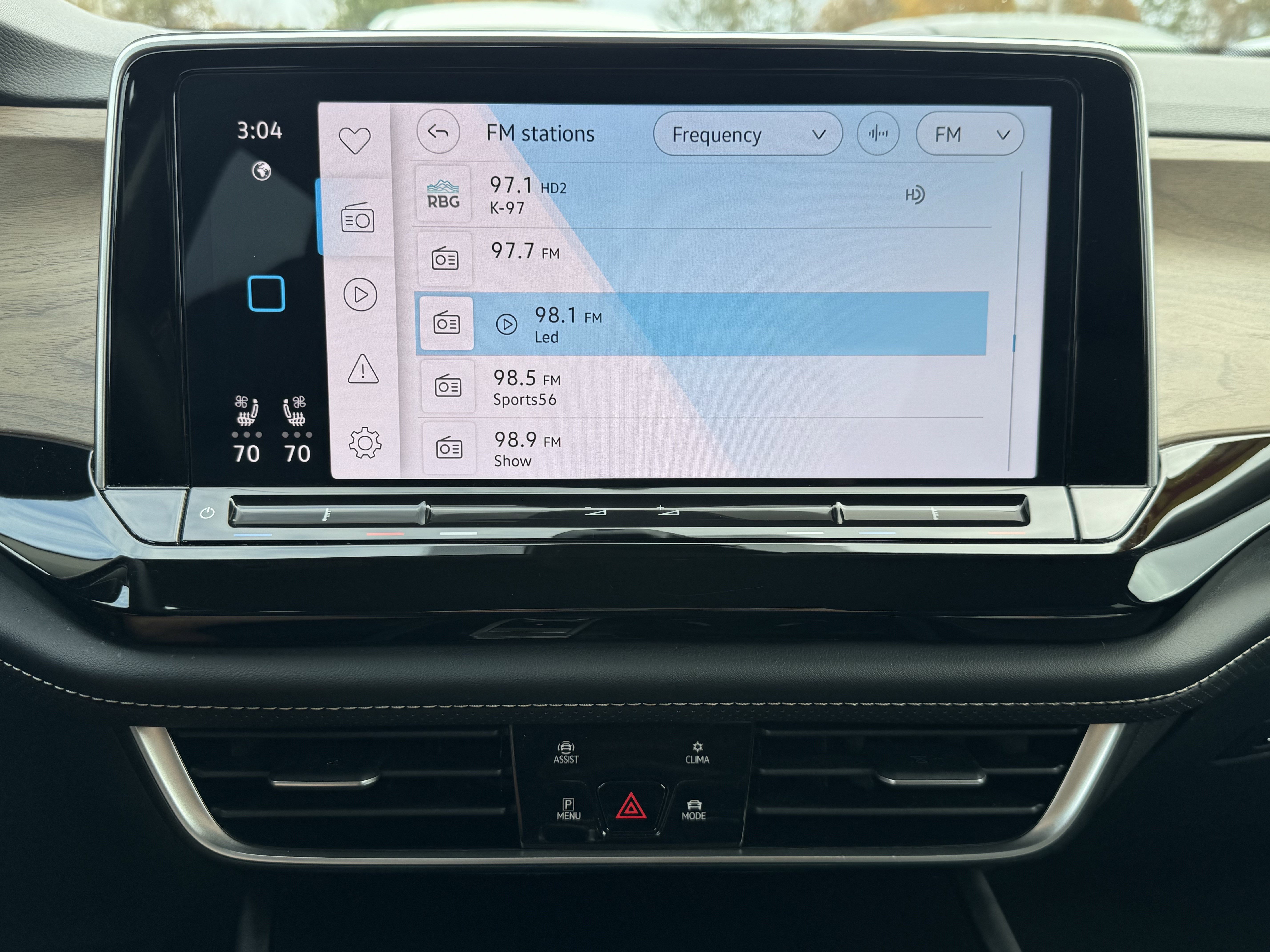 Used 2025 Volkswagen Atlas SE image 12