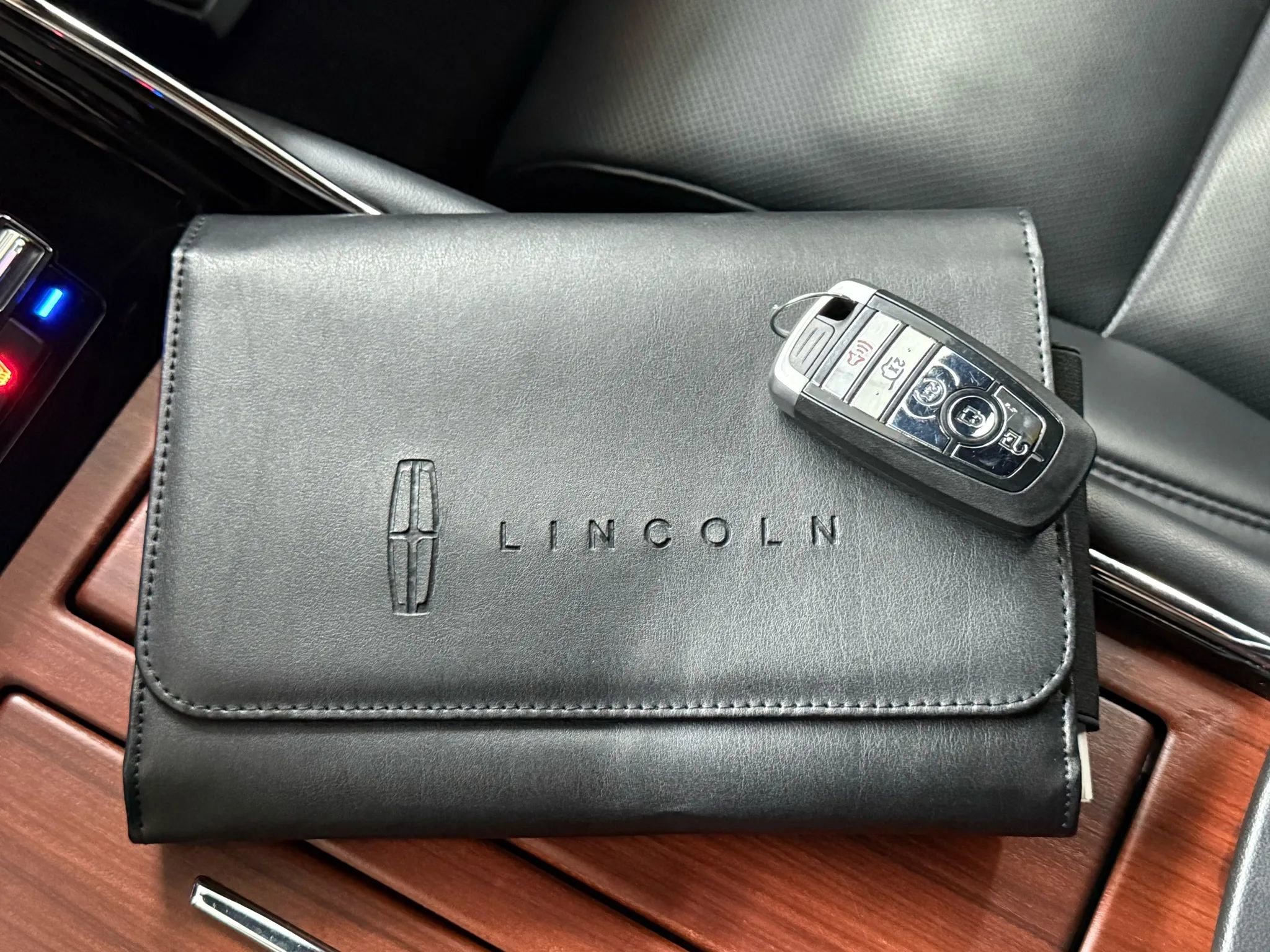 Used 2023 Lincoln Navigator L Standard Sport Utility 4D image 36