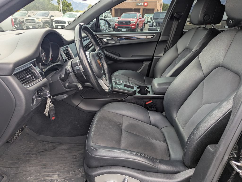 Used 2018 Porsche Macan AWD/4WD image 24