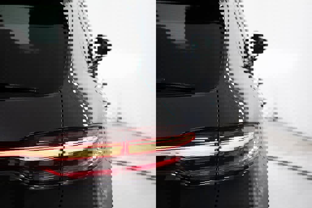 Certified 2025 Porsche Macan image 38