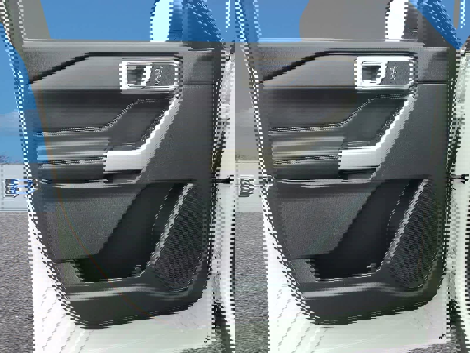 Used 2024 Ford Explorer XLT w/ Equipment Group 202A image 12