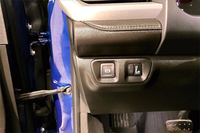 Used 2023 GMC Acadia SLE image 39