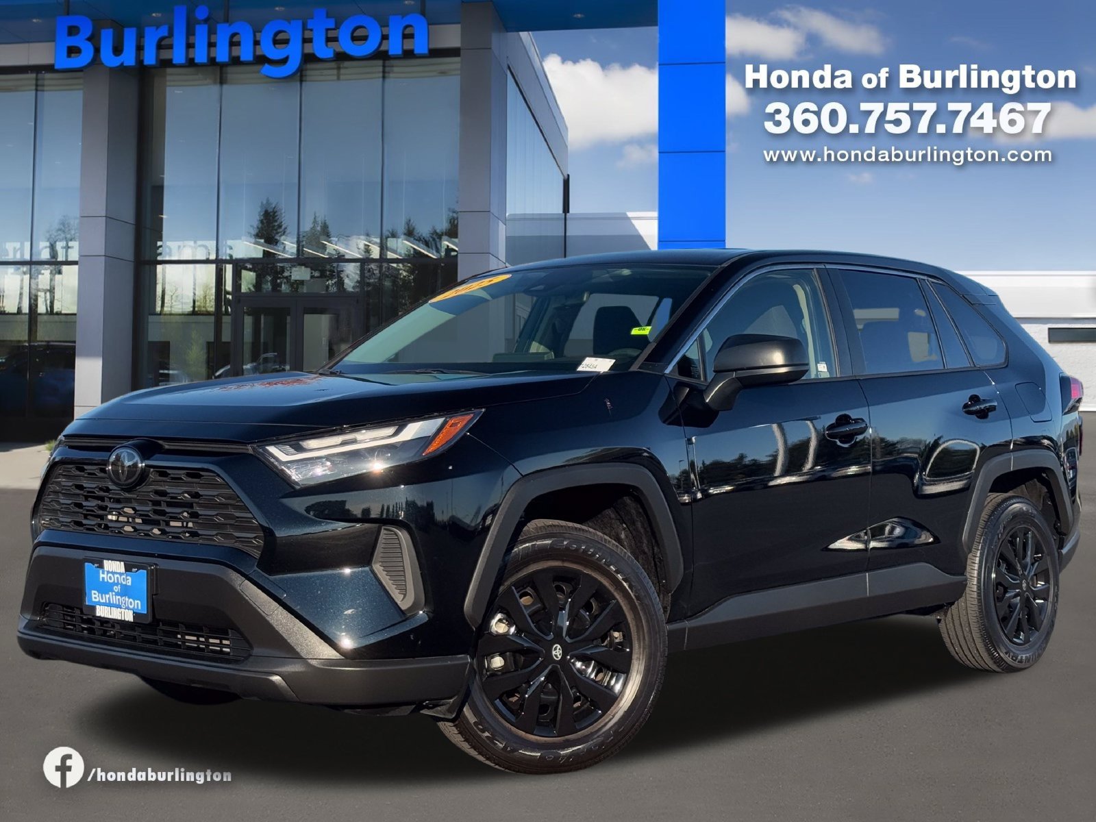Used 2025 Toyota RAV4 LE AWD/4WD image 1