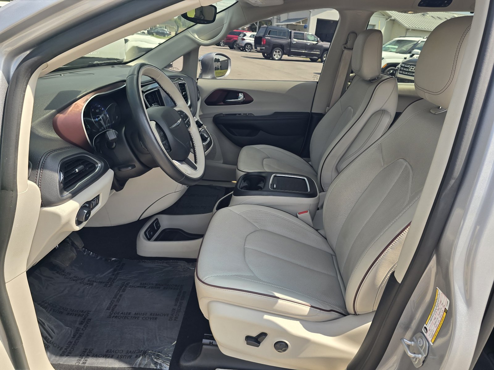 Used 2020 Chrysler Pacifica Limited w/ Advanced Safetytec Group FWD image 13