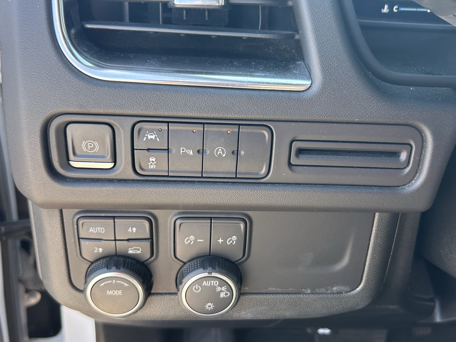Certified 2023 Chevrolet Suburban LT AWD/4WD image 19