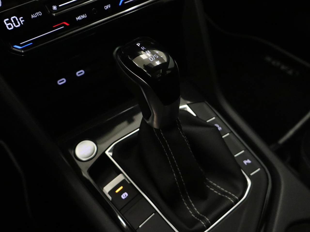 New 2026 Volkswagen Taos SE FWD image 8