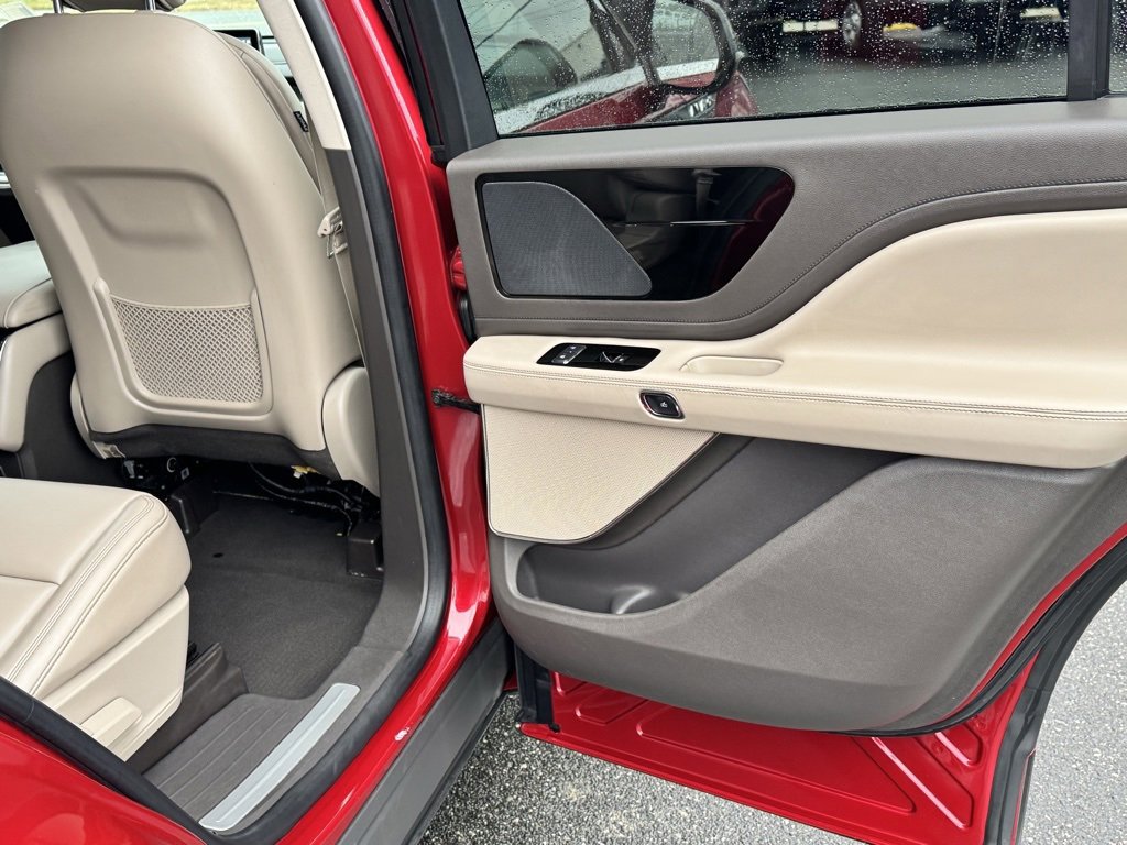 Used 2021 Lincoln Aviator 2WD image 30