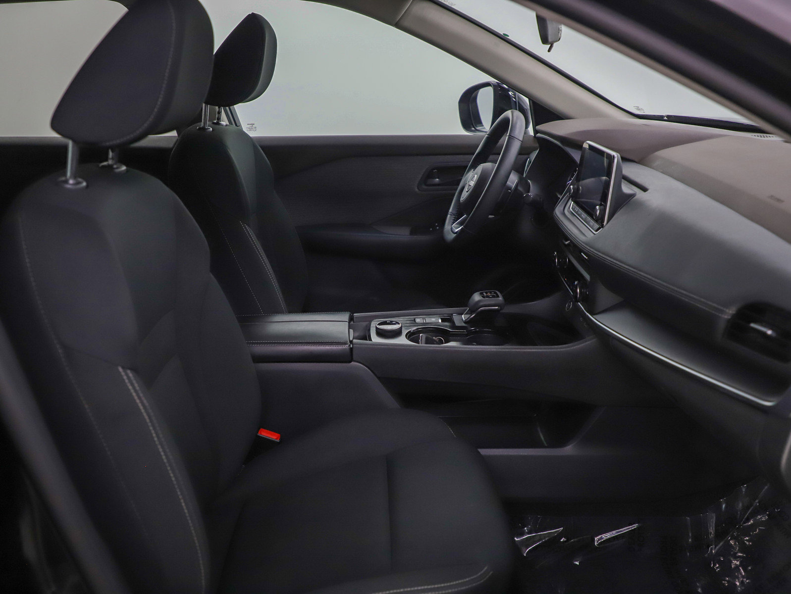 Used 2023 Nissan Rogue S image 11